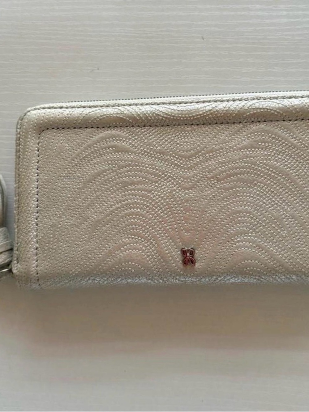 HOBO Metallic Silver Zip-Around Tassel Wallet - Picture 2 of 7